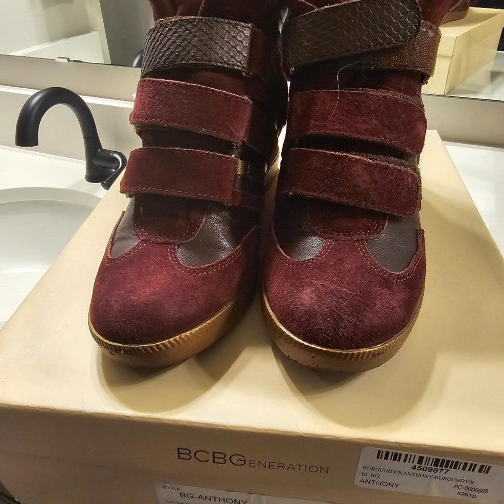BCBG BG-Anthony wedge Velcro Burgundy 9M